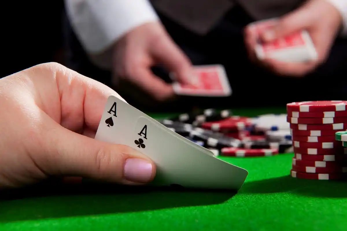 Studio kasino langsung kartubet dengan dealer profesional dan permainan Blackjack Roulette Baccarat